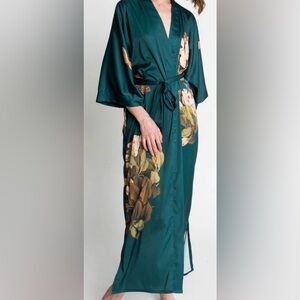 Authentic Japanese Kimono; Geisha & Blossom print. Made in Japan, 100% Cotton, L